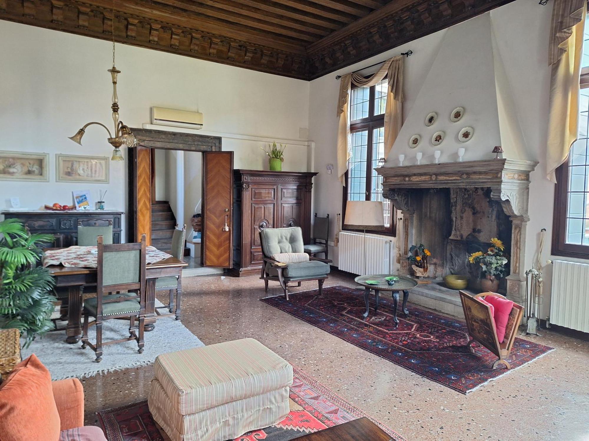 Appartamenti Inside Palazzo Foscarini Veneţia Exterior foto