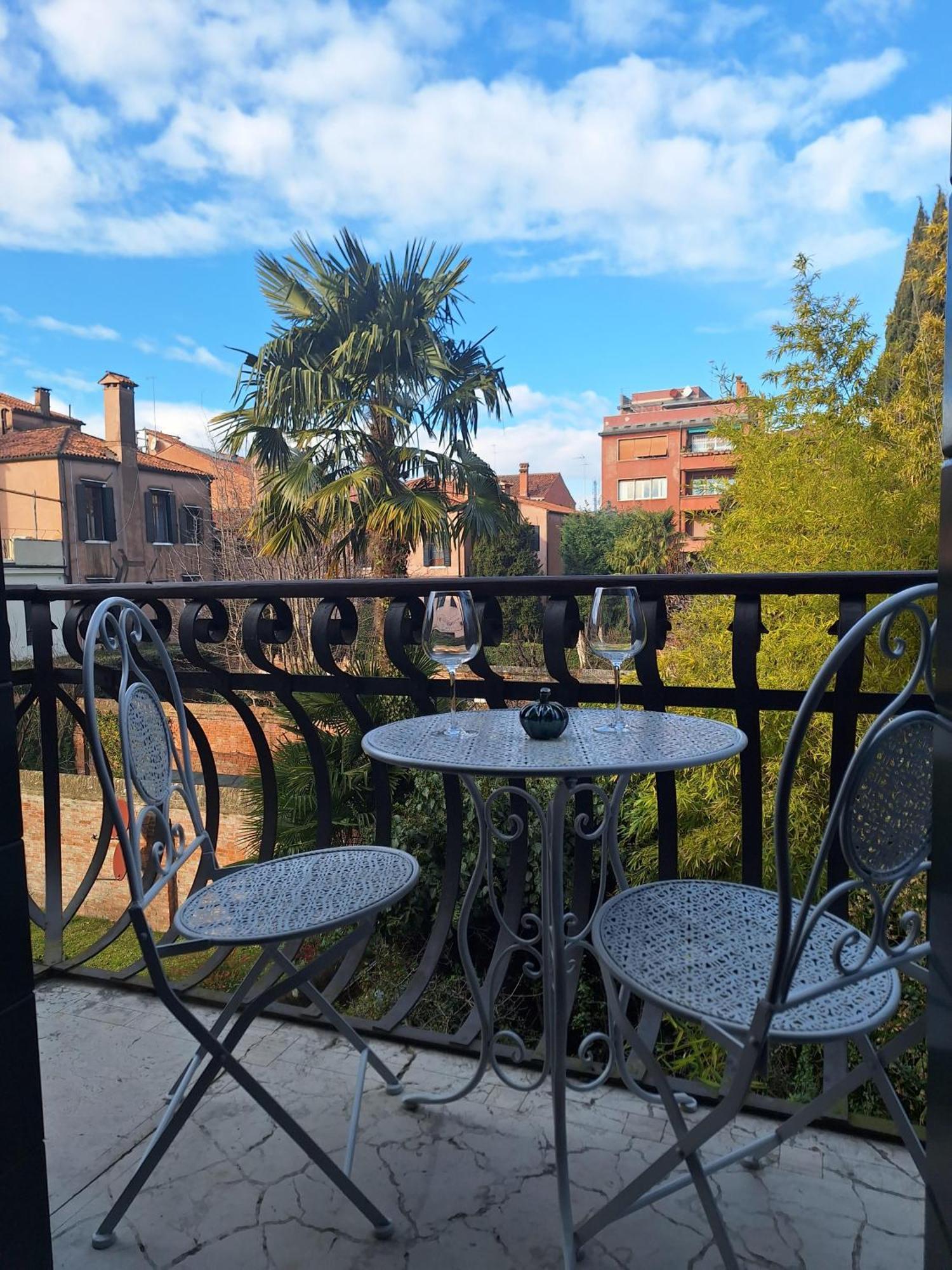 Appartamenti Inside Palazzo Foscarini Veneţia Exterior foto