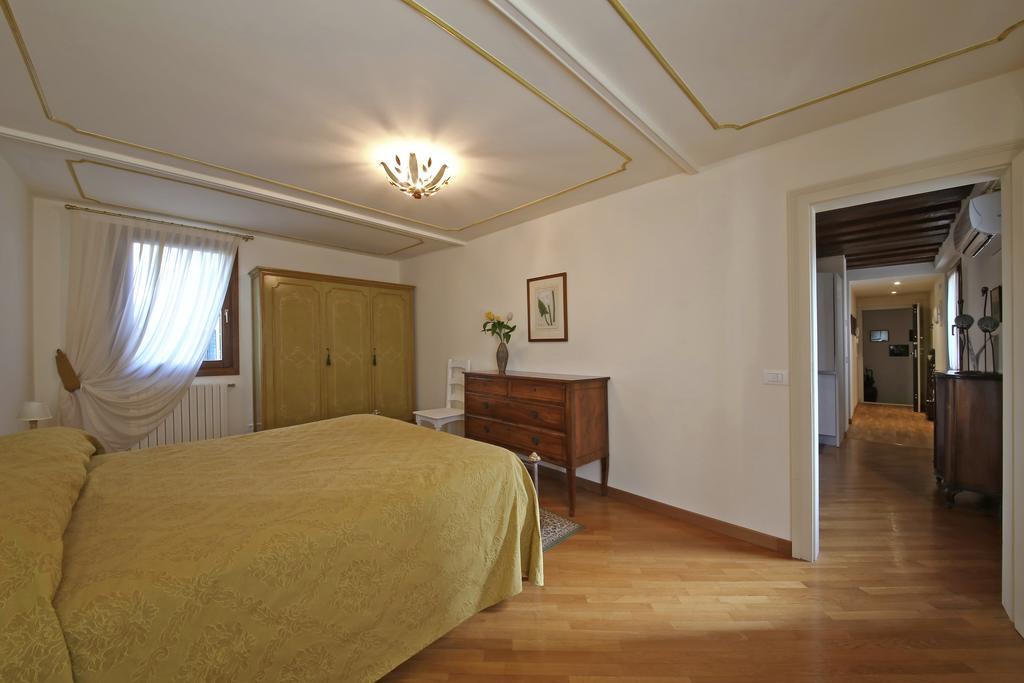 Appartamenti Inside Palazzo Foscarini Veneţia Exterior foto