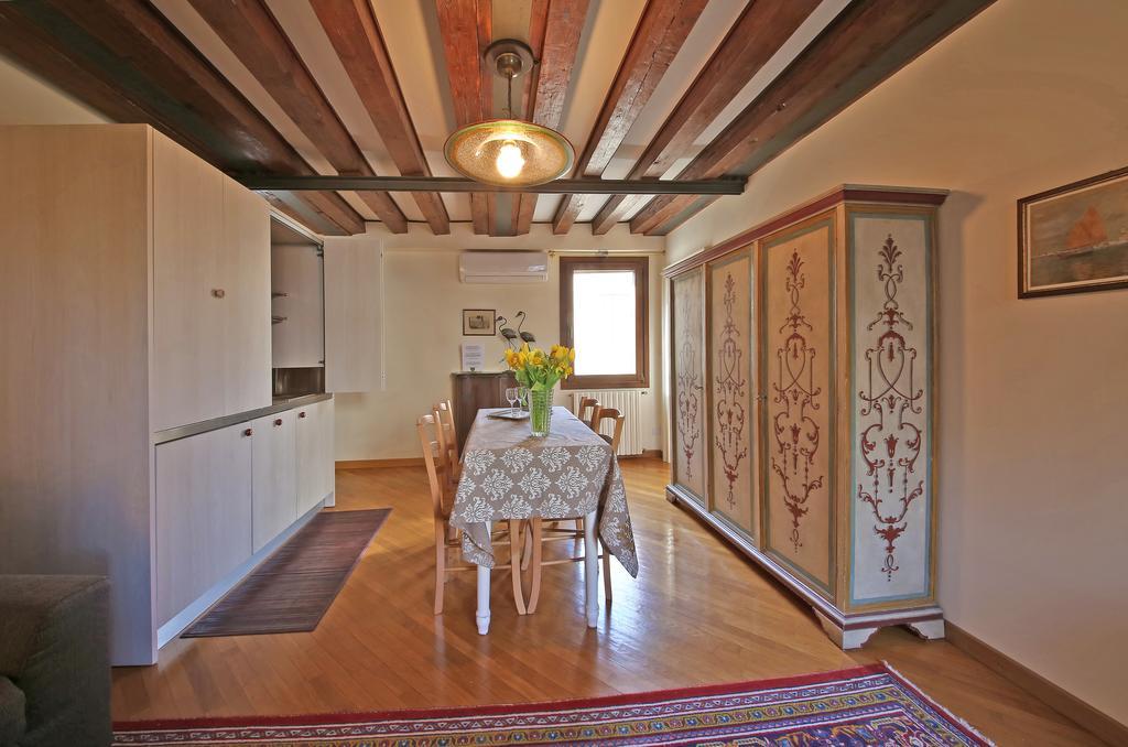 Appartamenti Inside Palazzo Foscarini Veneţia Exterior foto