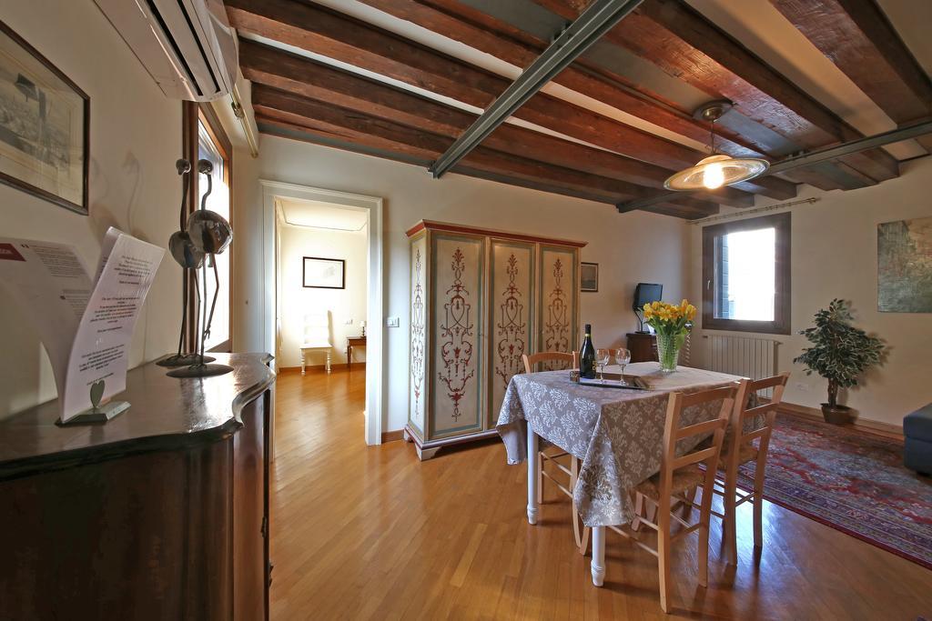 Appartamenti Inside Palazzo Foscarini Veneţia Exterior foto