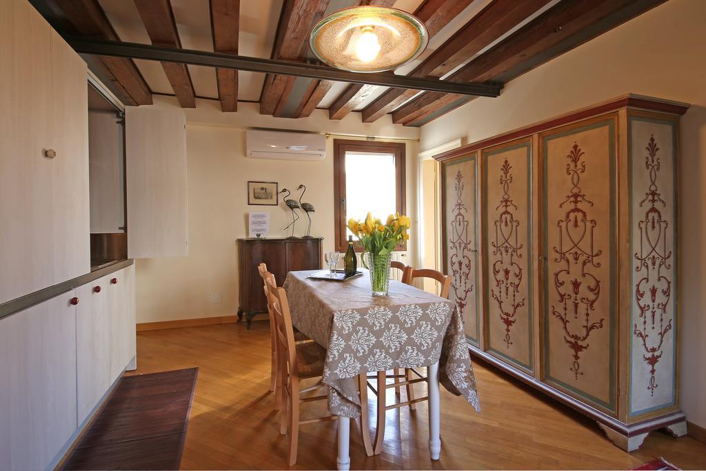 Appartamenti Inside Palazzo Foscarini Veneţia Exterior foto