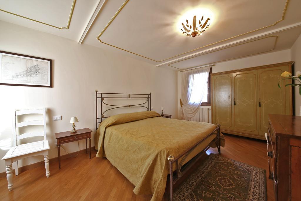Appartamenti Inside Palazzo Foscarini Veneţia Exterior foto
