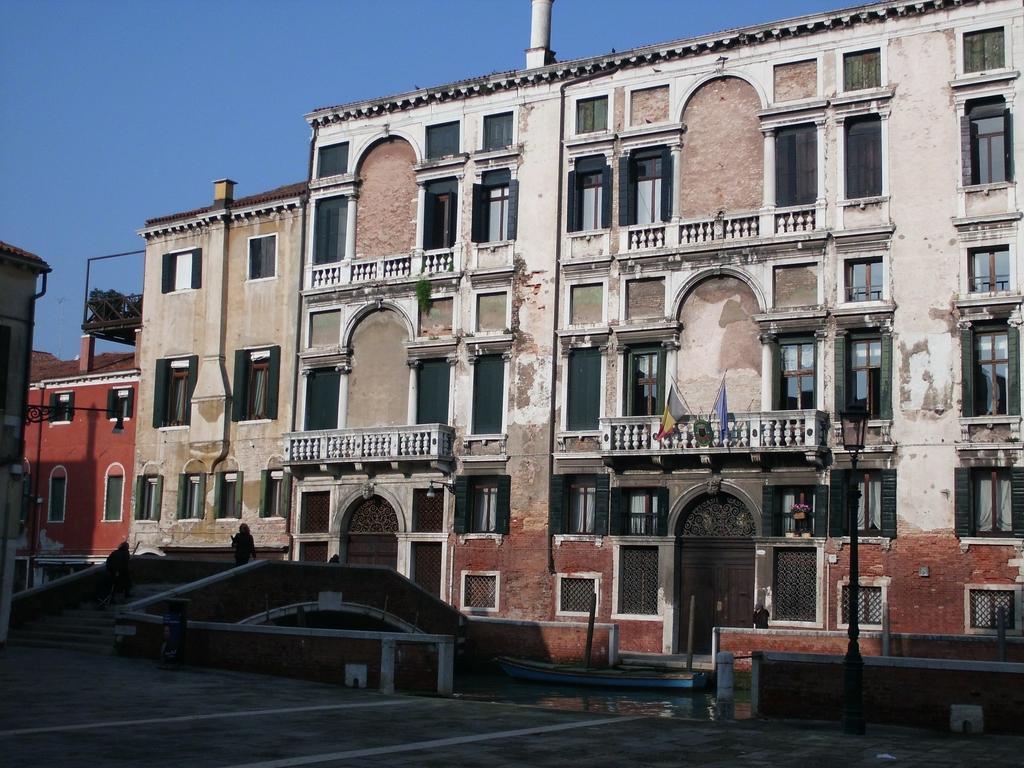 Appartamenti Inside Palazzo Foscarini Veneţia Exterior foto