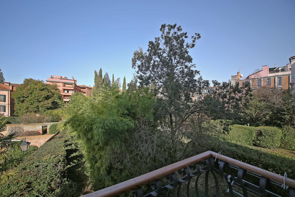 Appartamenti Inside Palazzo Foscarini Veneţia Exterior foto