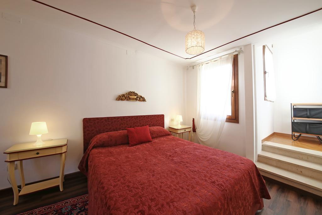 Appartamenti Inside Palazzo Foscarini Veneţia Exterior foto