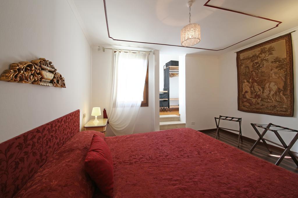 Appartamenti Inside Palazzo Foscarini Veneţia Exterior foto