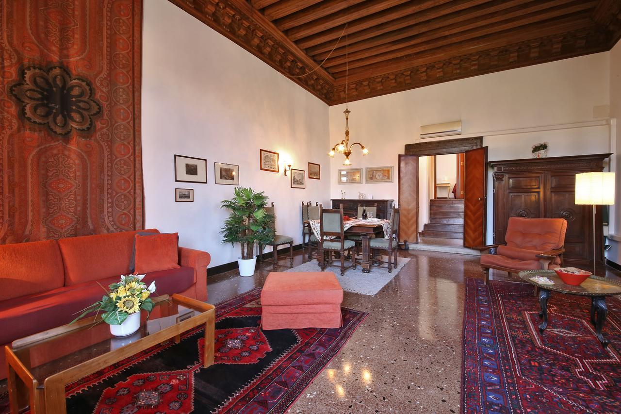 Appartamenti Inside Palazzo Foscarini Veneţia Exterior foto