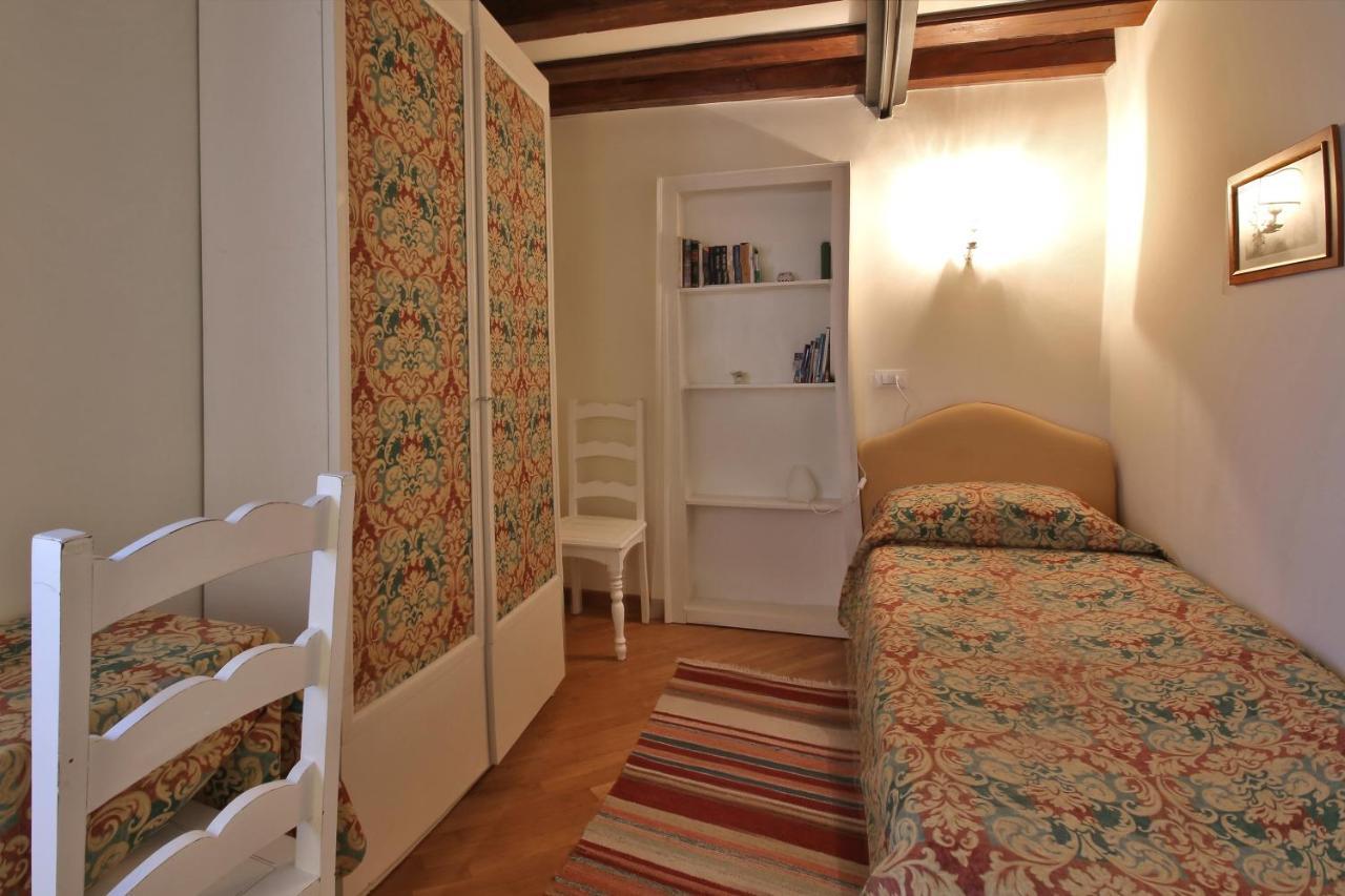 Appartamenti Inside Palazzo Foscarini Veneţia Exterior foto