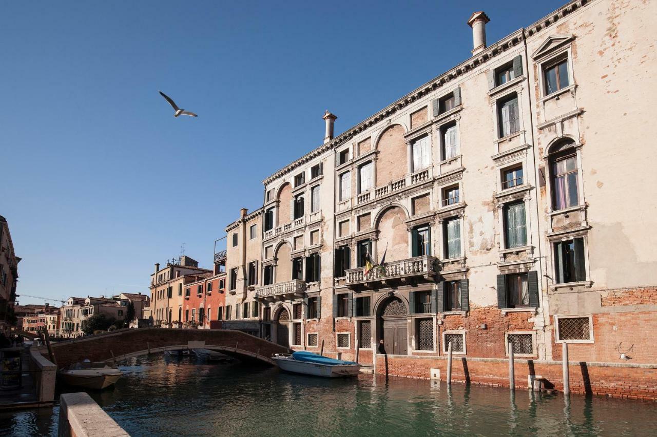 Appartamenti Inside Palazzo Foscarini Veneţia Exterior foto